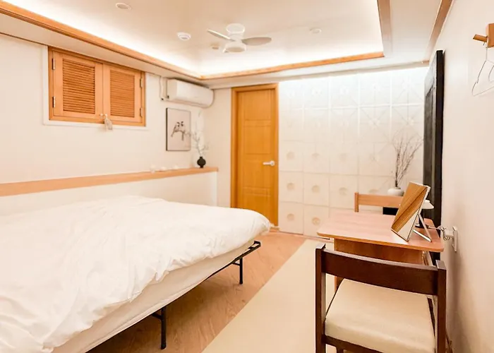 42 Dongmyo Hostal